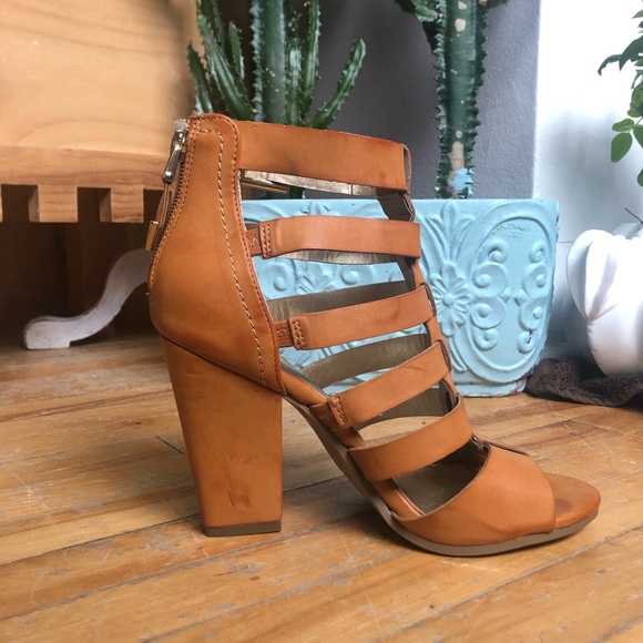 SANDAL BLOCK HEELS! - Picture 5 of 6